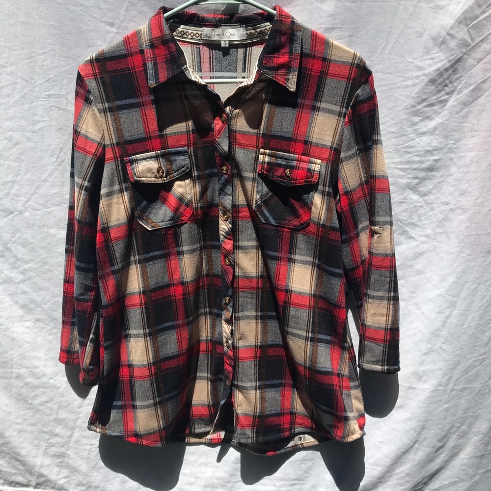 Women’s cropped sleeve flannel